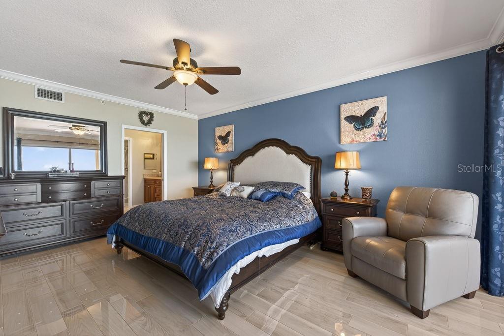 Image 25 of 75 For 16500 Gulf Boulevard 654