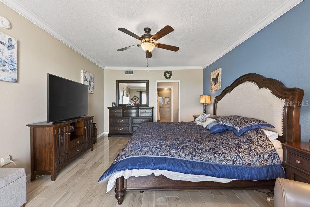 Image 26 of 75 For 16500 Gulf Boulevard 654
