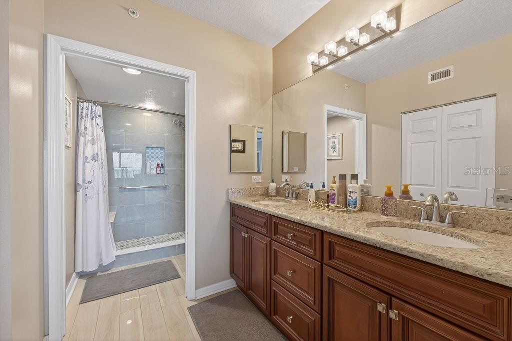 Image 29 of 75 For 16500 Gulf Boulevard 654