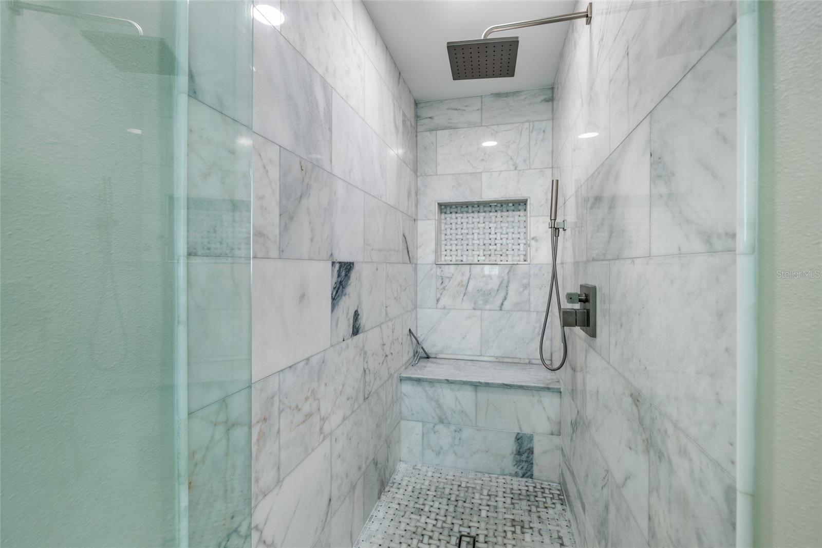 Image 18 of 35 For 9773 1st Street Ne