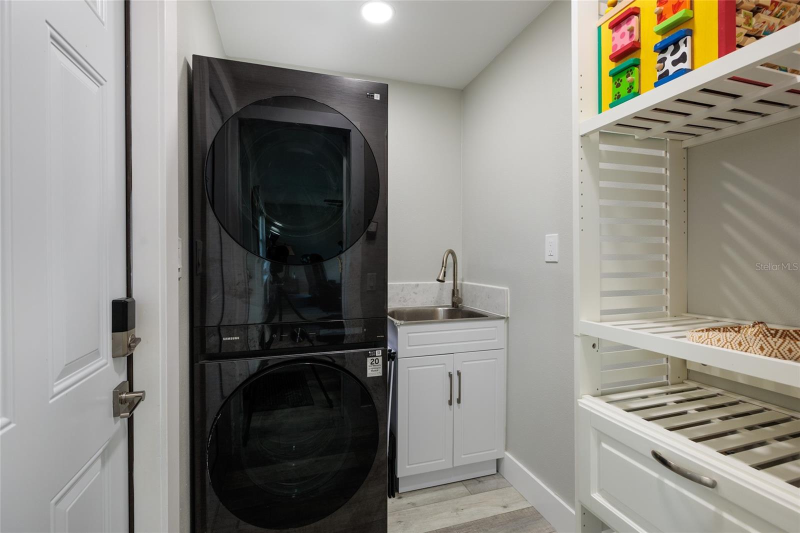 Image 22 of 35 For 9773 1st Street Ne