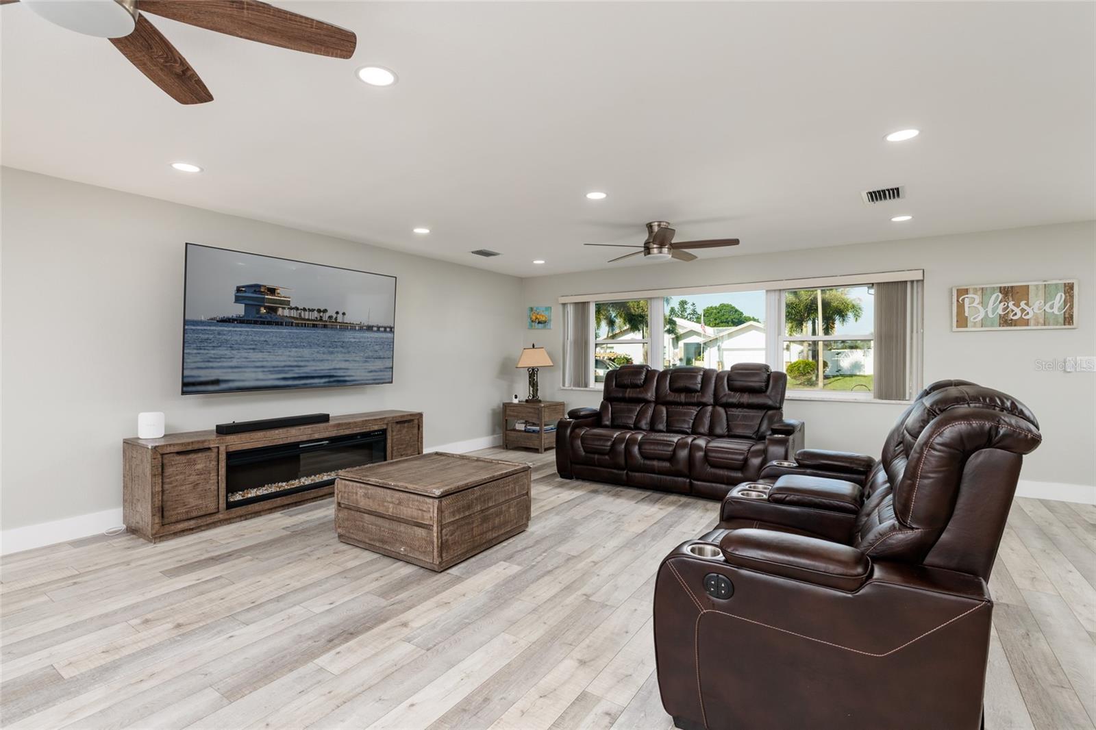 Image 7 of 35 For 9773 1st Street Ne