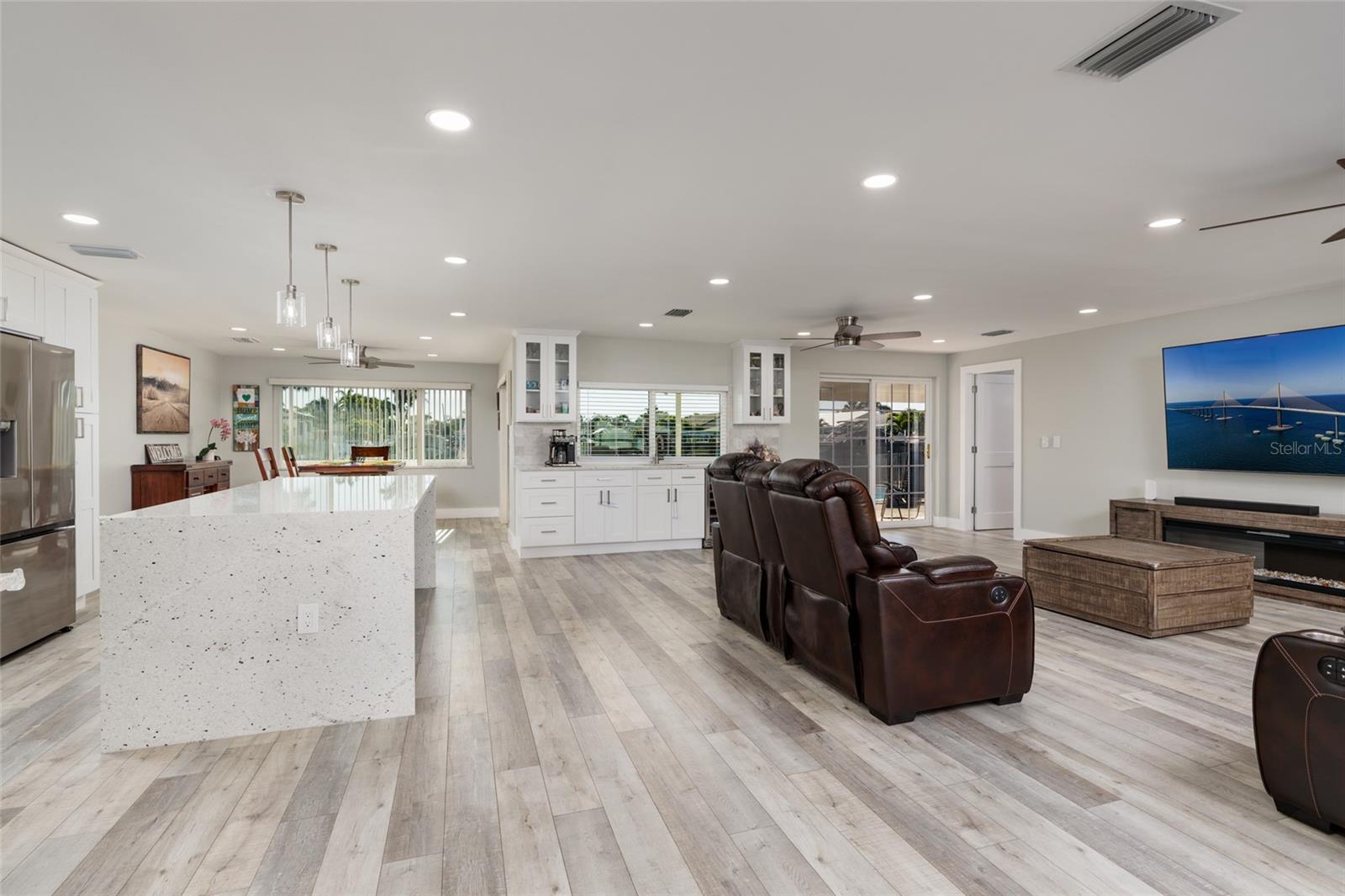 Image 8 of 35 For 9773 1st Street Ne