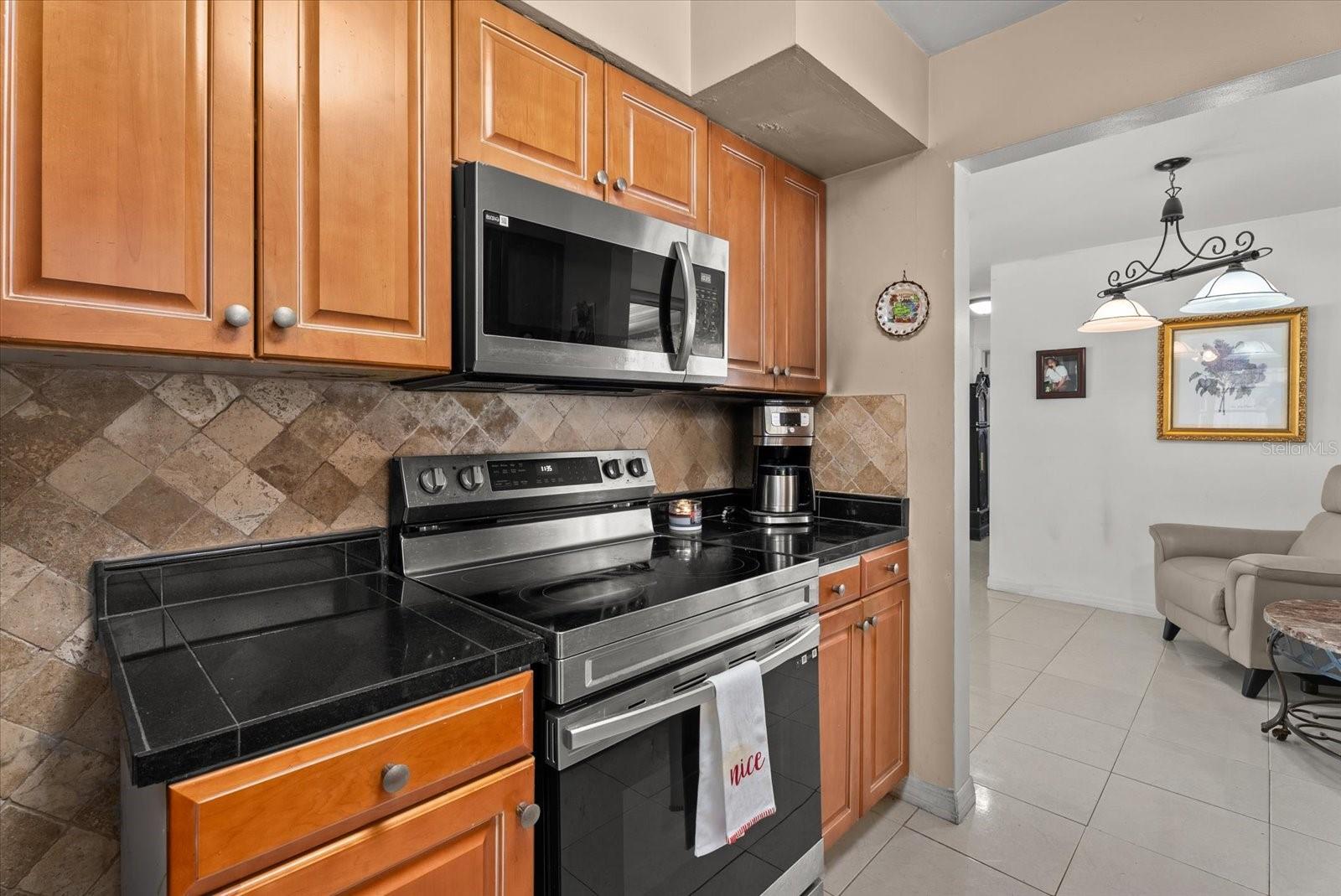 Image 10 of 28 For 2124 Greenbriar Boulevard