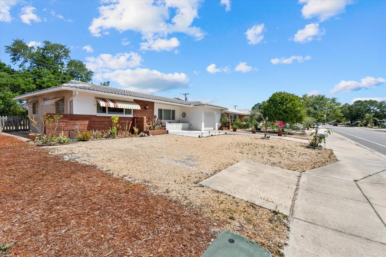 Image 4 of 28 For 2124 Greenbriar Boulevard