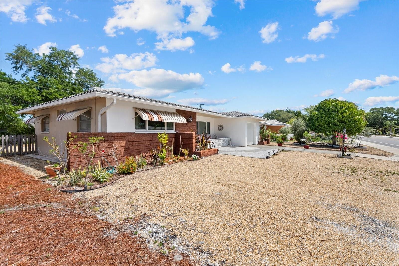 Image 5 of 28 For 2124 Greenbriar Boulevard