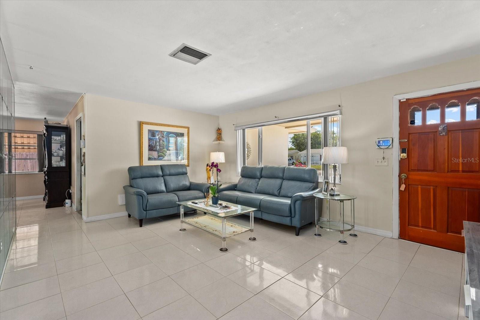 Image 6 of 28 For 2124 Greenbriar Boulevard