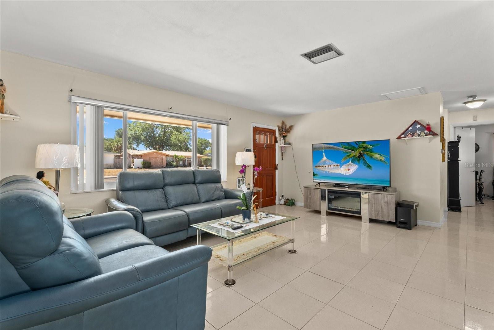 Image 7 of 28 For 2124 Greenbriar Boulevard