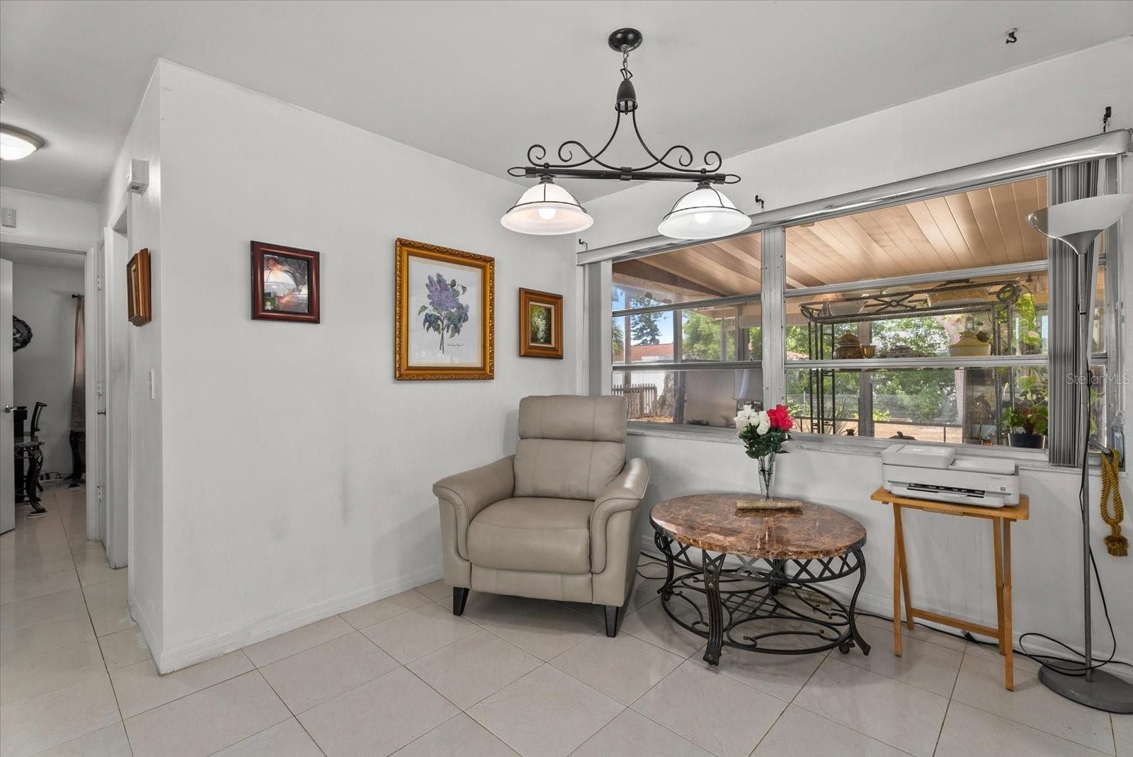 Image 8 of 28 For 2124 Greenbriar Boulevard