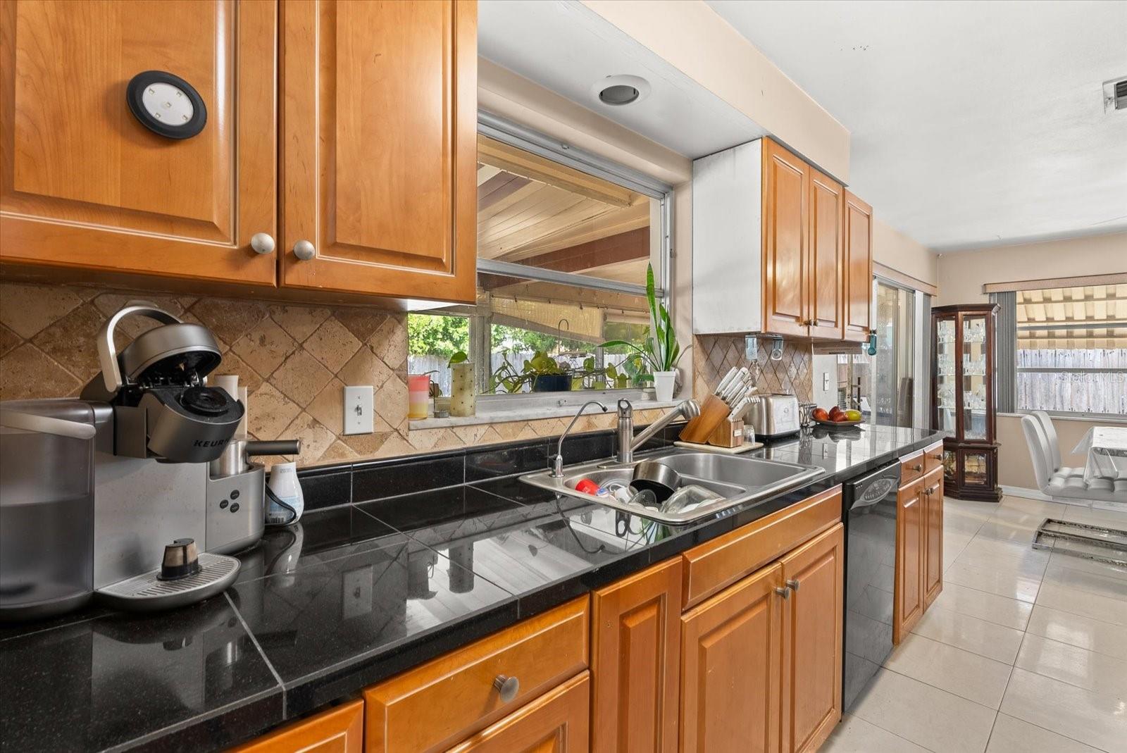 Image 9 of 28 For 2124 Greenbriar Boulevard