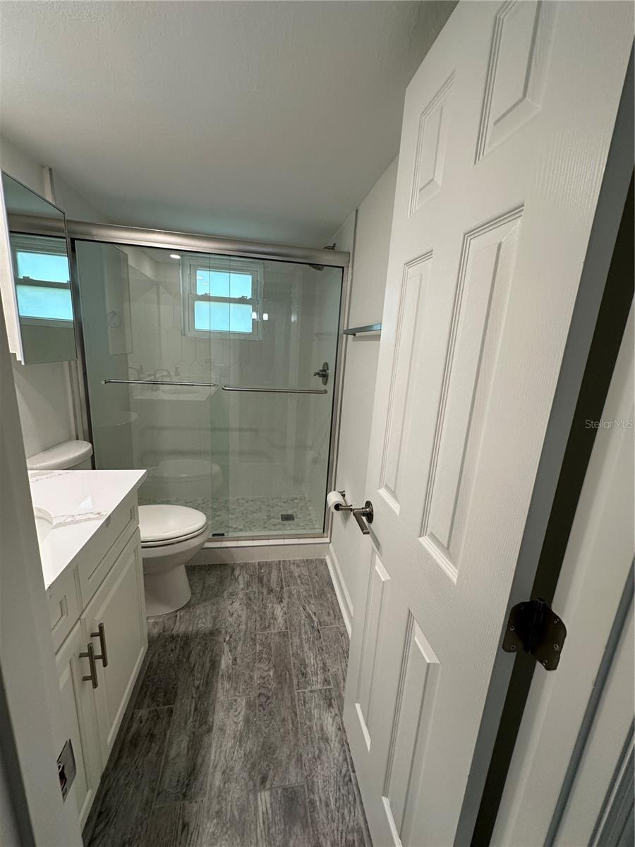 Image 20 of 32 For 4700 Cove Circle 107
