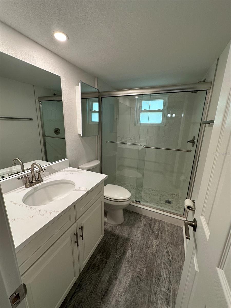 Image 21 of 32 For 4700 Cove Circle 107