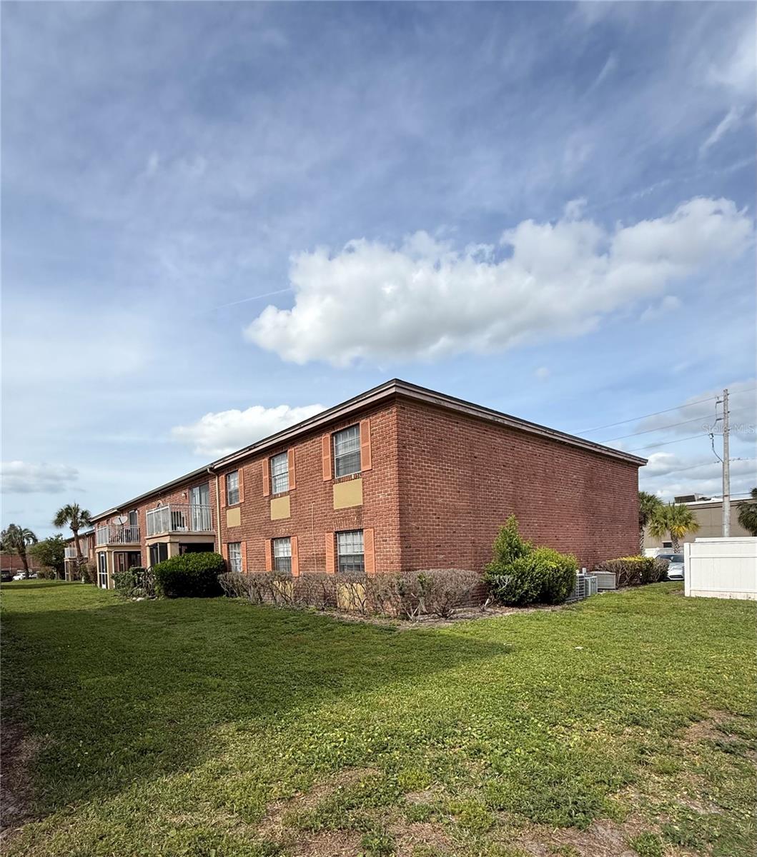 Image 21 of 21 For 444 Banyon Tree Circle 202