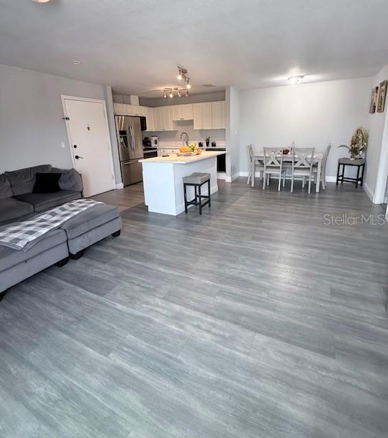 Image 5 of 21 For 444 Banyon Tree Circle 202