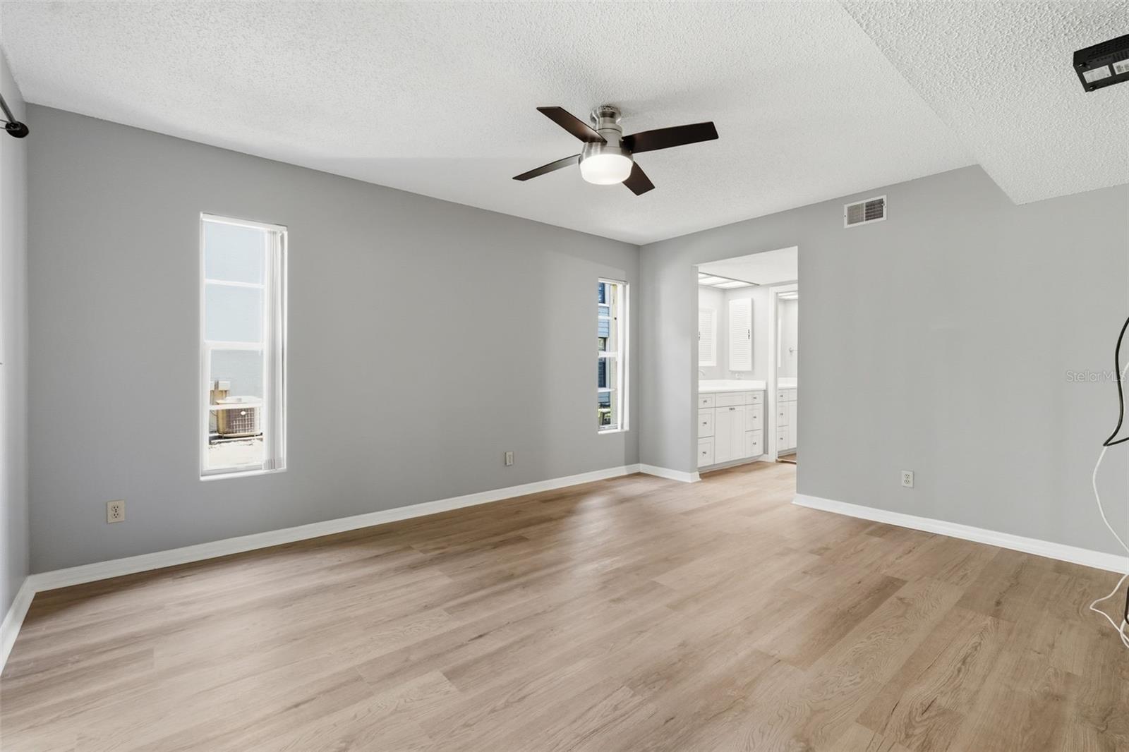 Image 16 of 29 For 3163 Landmark Drive 615