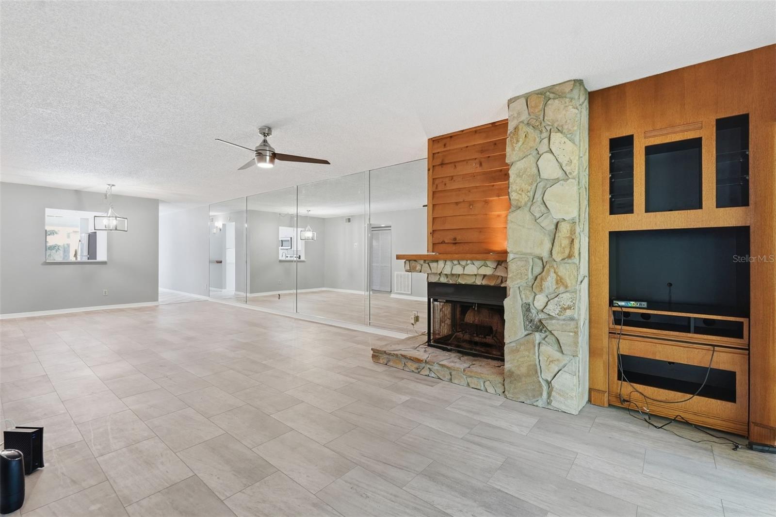 Image 7 of 29 For 3163 Landmark Drive 615