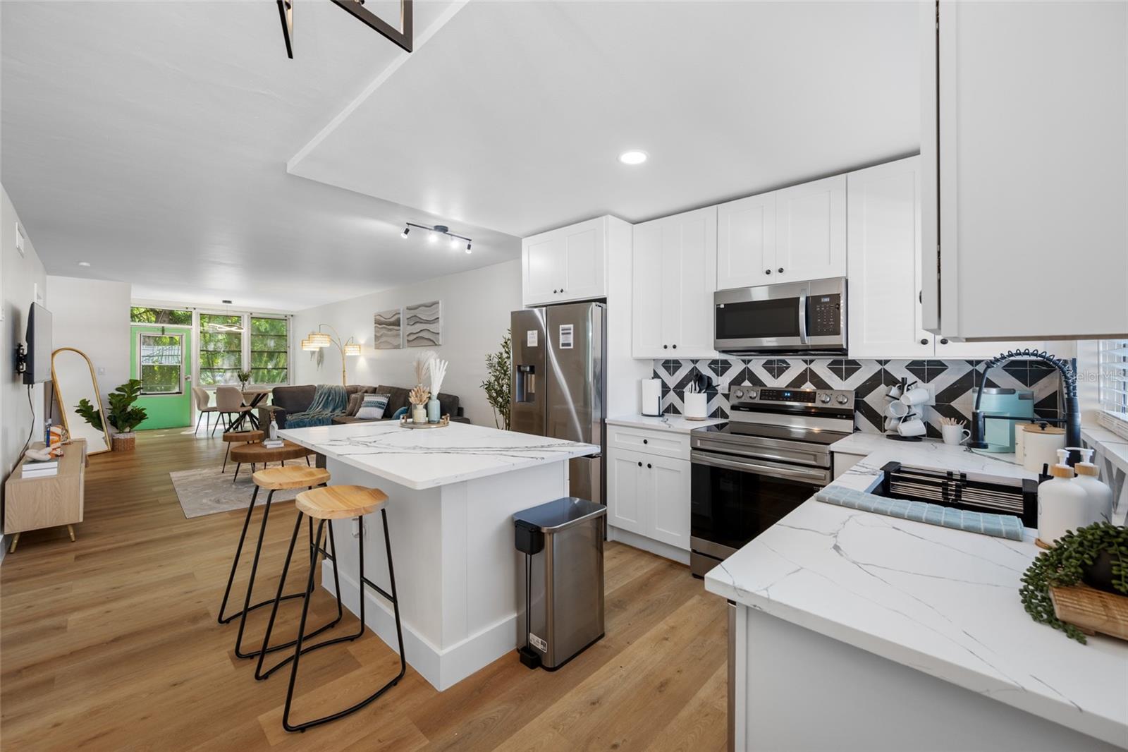 Image 2 of 38 For 1433 Belcher Road F9