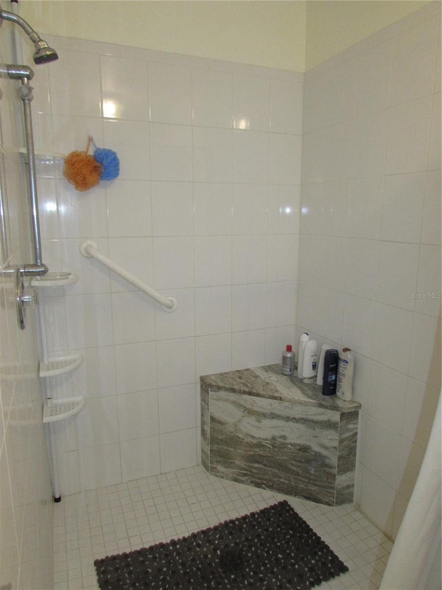 Image 17 of 29 For 1013 Lake Avoca Court