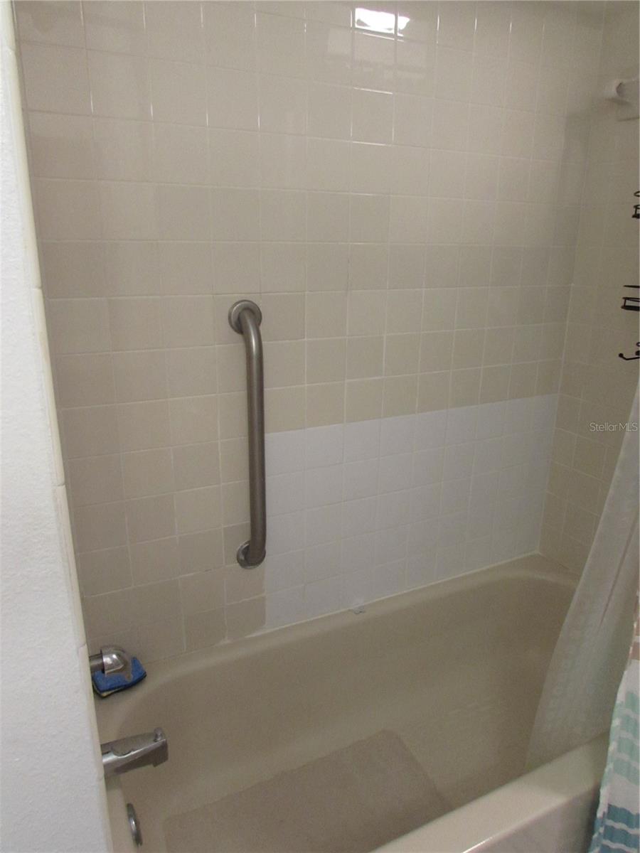 Image 21 of 29 For 1013 Lake Avoca Court