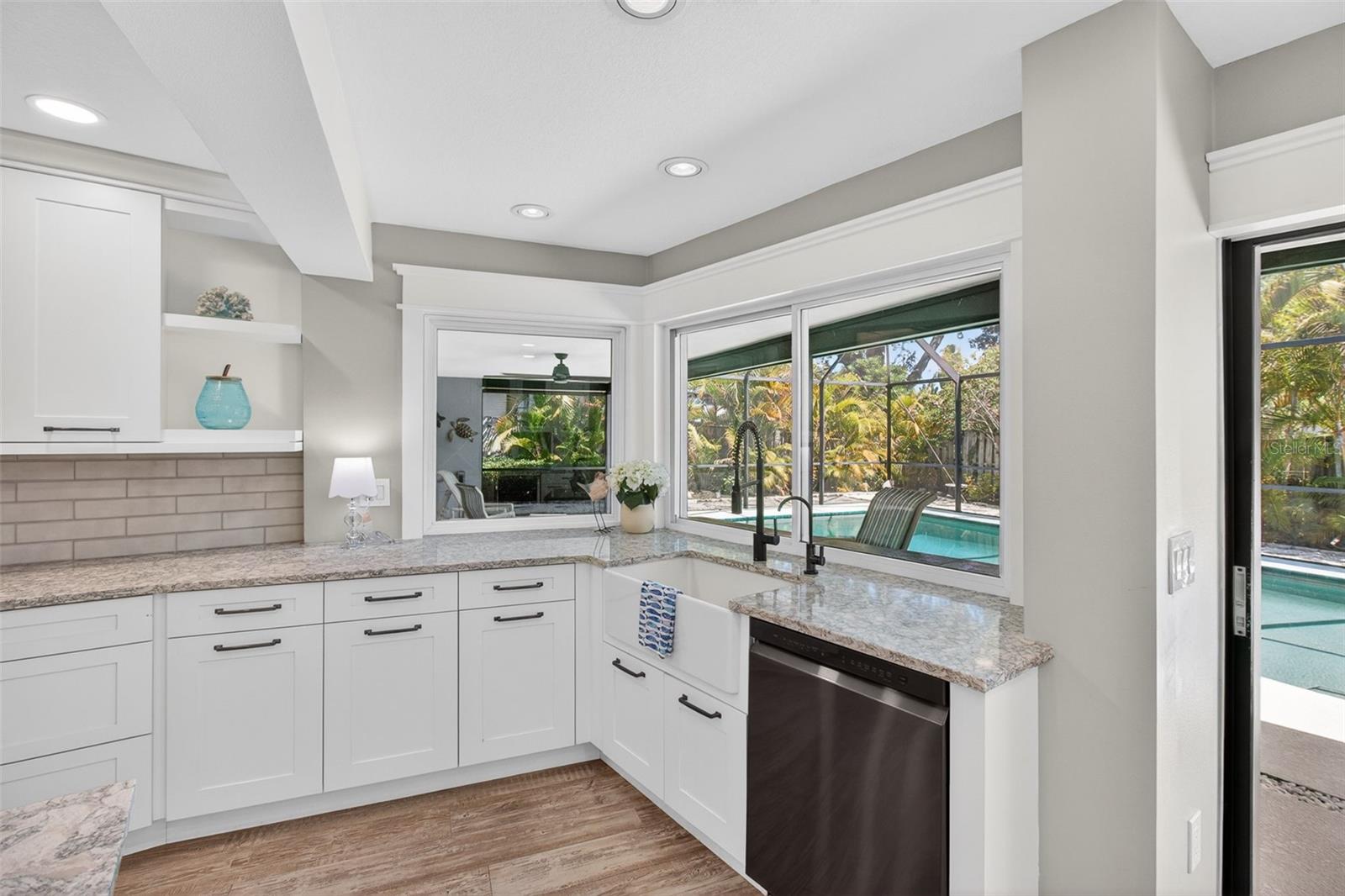 Listing photo id 9 for 2973 Somersworth Drive