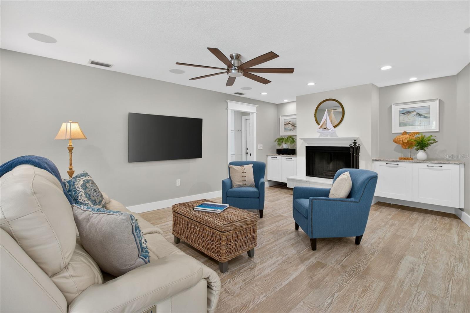 Listing photo id 14 for 2973 Somersworth Drive