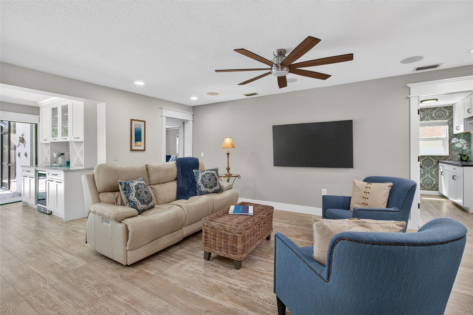 Listing photo id 15 for 2973 Somersworth Drive