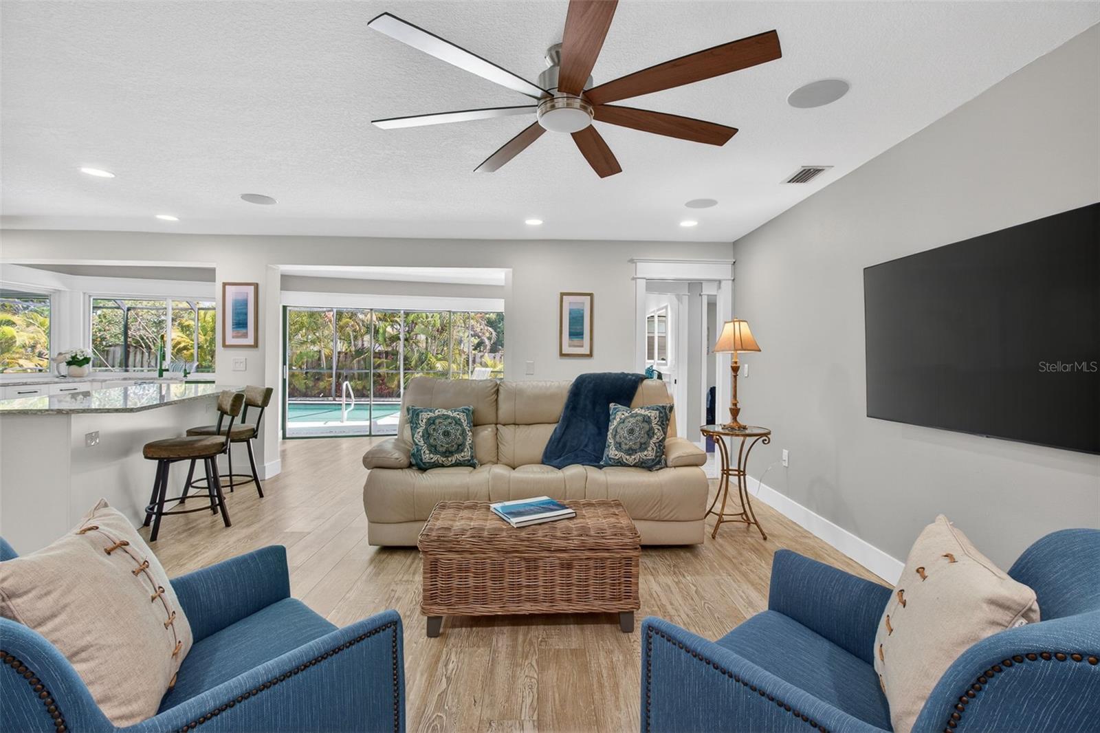 Listing photo id 16 for 2973 Somersworth Drive