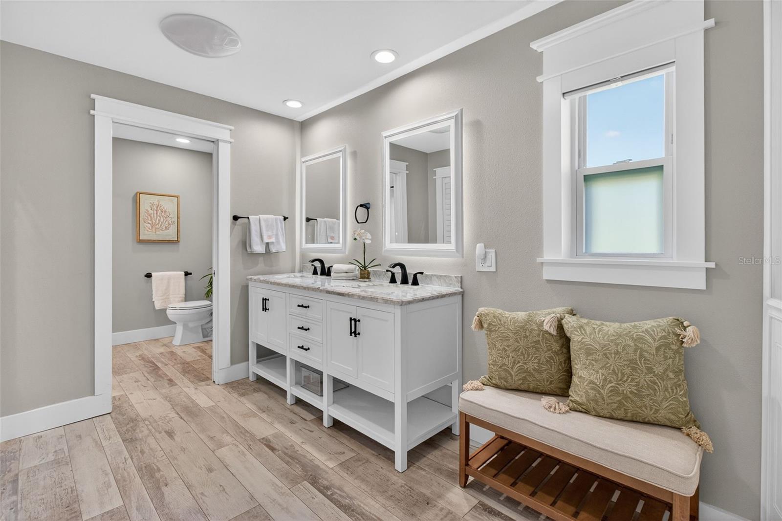 Listing photo id 24 for 2973 Somersworth Drive