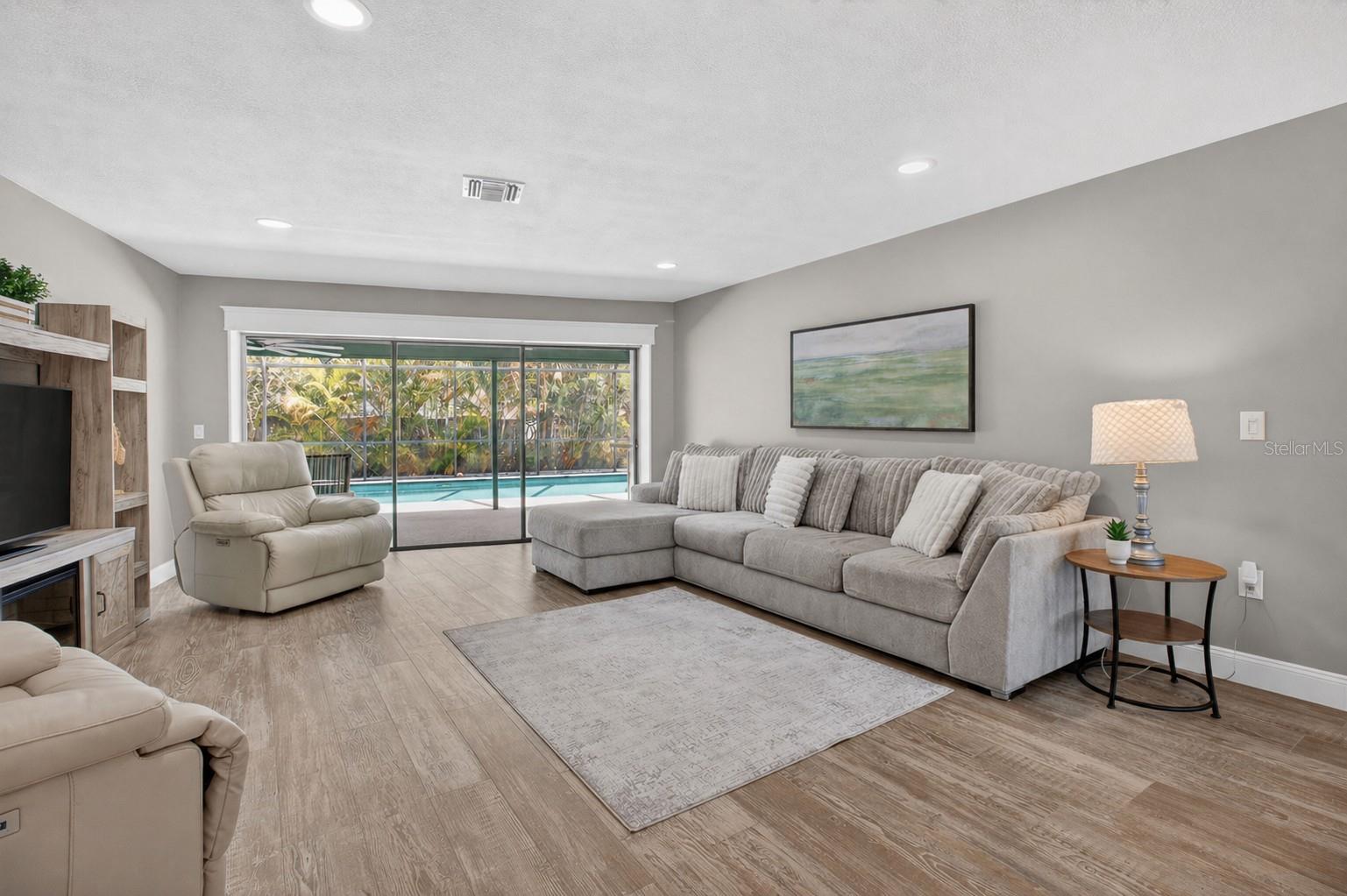 Listing photo id 32 for 2973 Somersworth Drive
