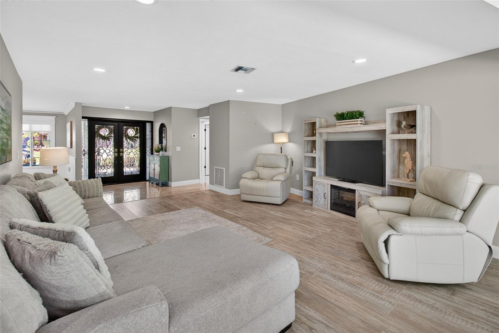 Listing photo id 34 for 2973 Somersworth Drive