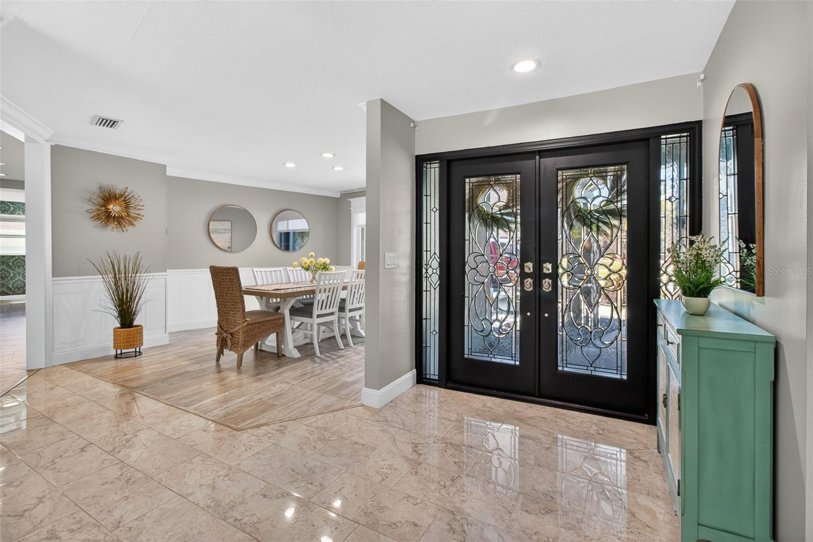 Listing photo id 6 for 2973 Somersworth Drive