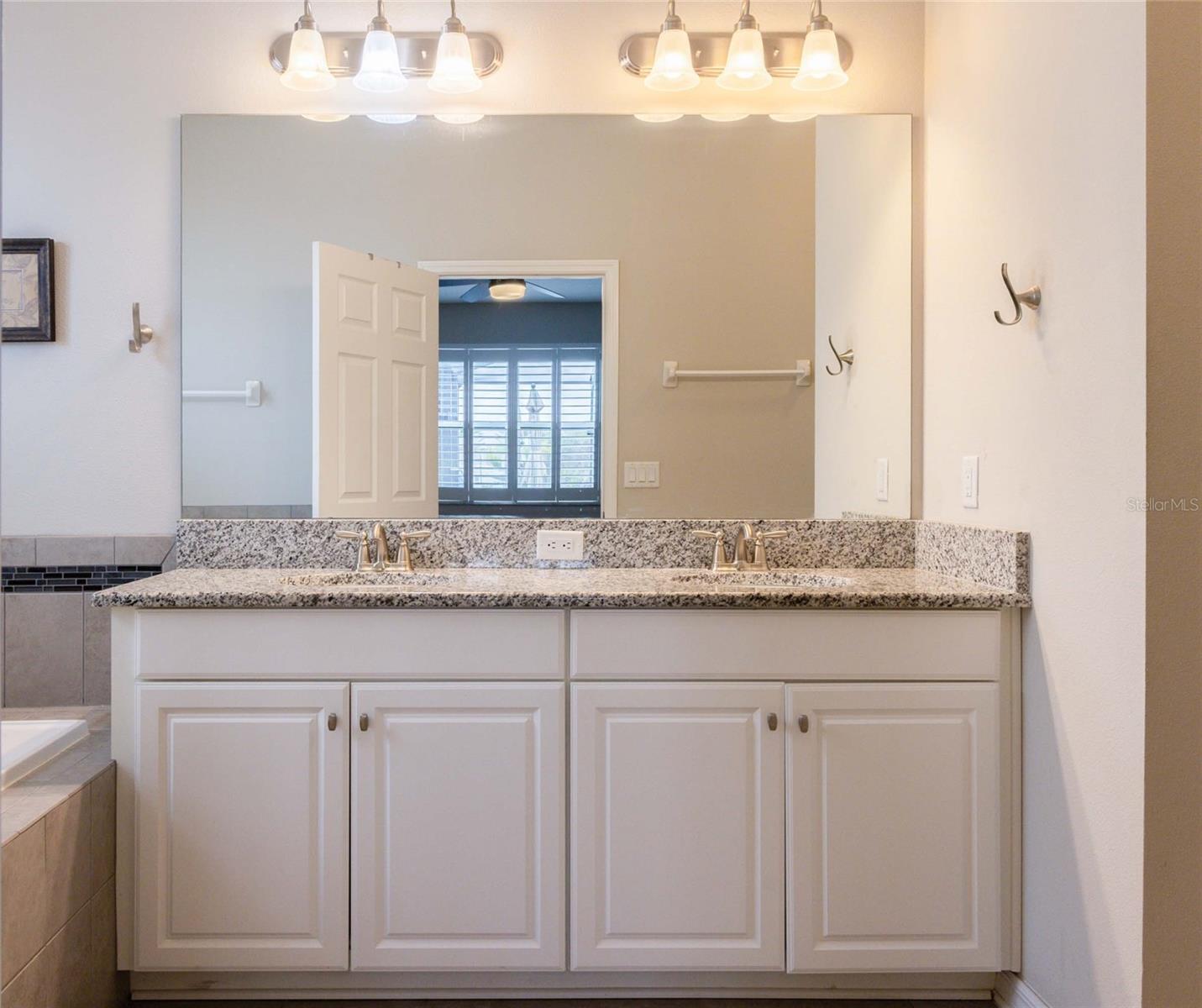 Image 18 of 41 For 11422 Leland Groves Drive