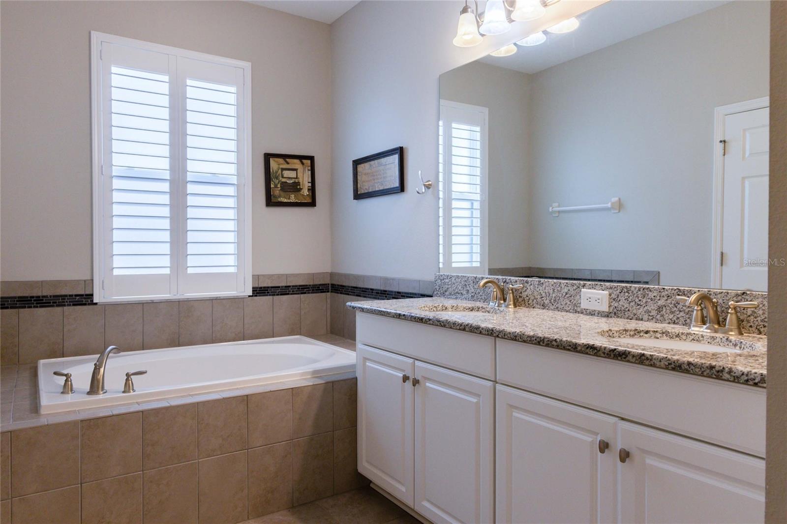 Image 19 of 41 For 11422 Leland Groves Drive