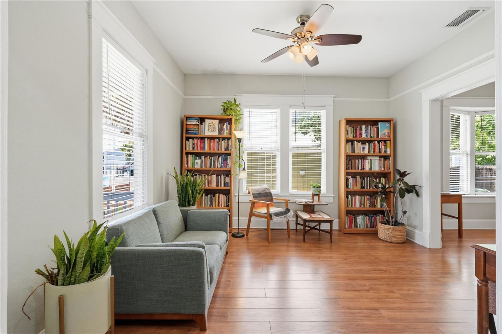 Image 6 of 41 For 3907 Tampa Street