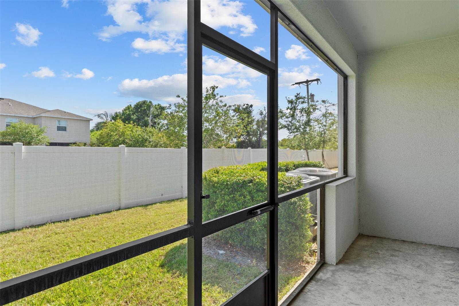 Image 19 of 42 For 741 Royal Empress Drive