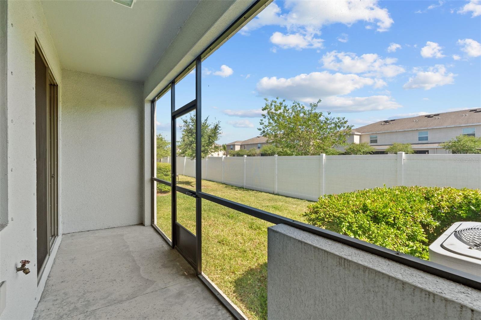 Image 21 of 42 For 741 Royal Empress Drive