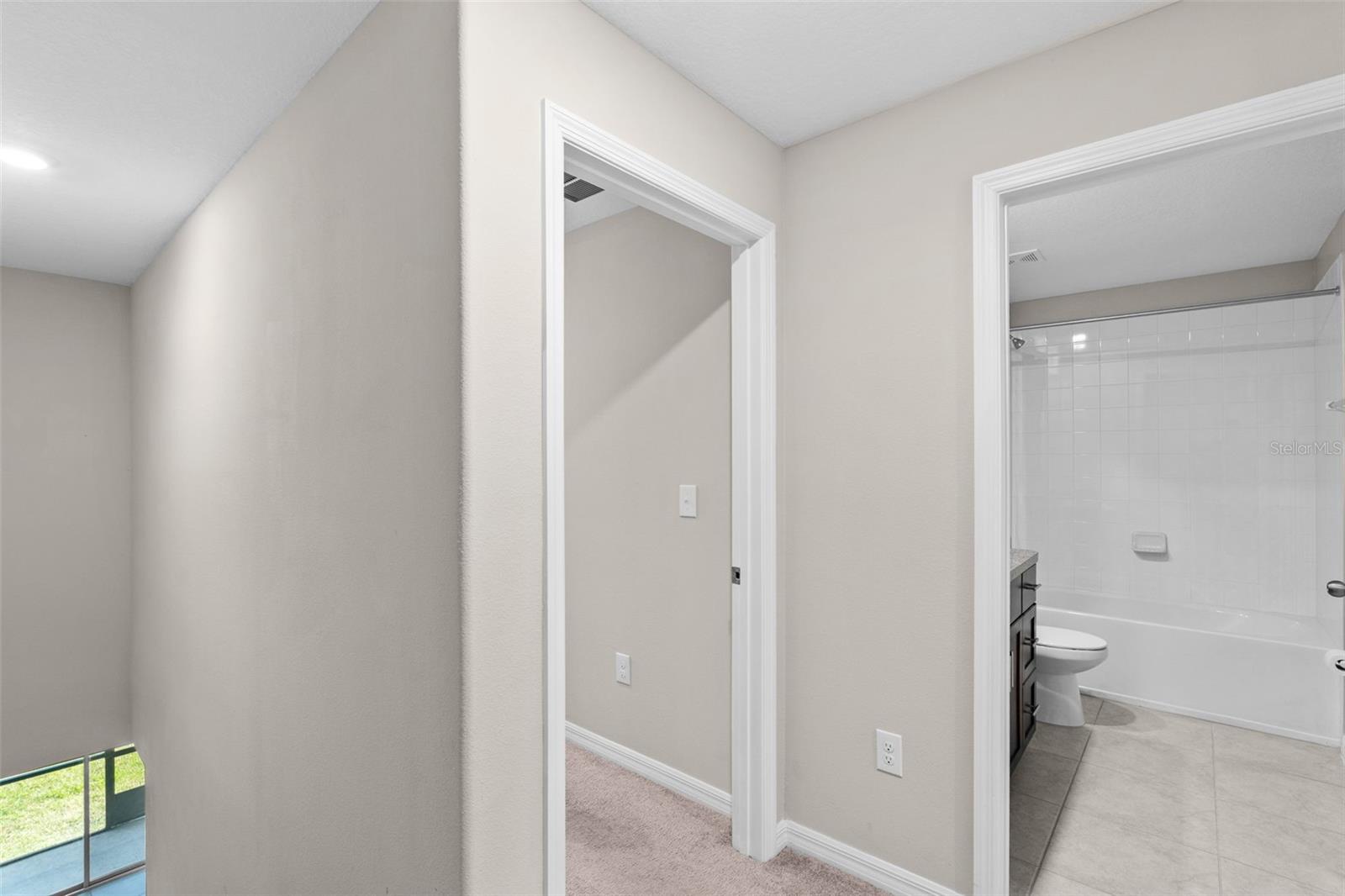 Image 23 of 42 For 741 Royal Empress Drive
