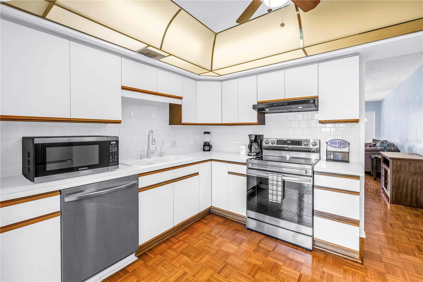 Image 15 of 33 For 4143 56th Street N 1006