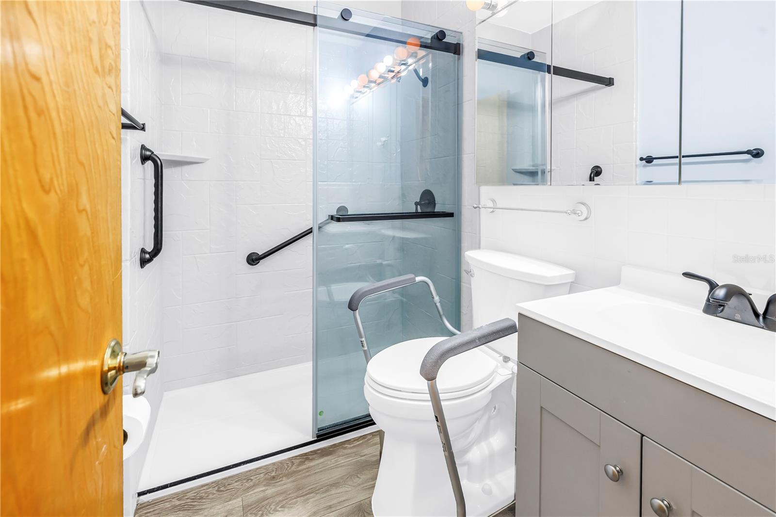 Image 24 of 33 For 4143 56th Street N 1006