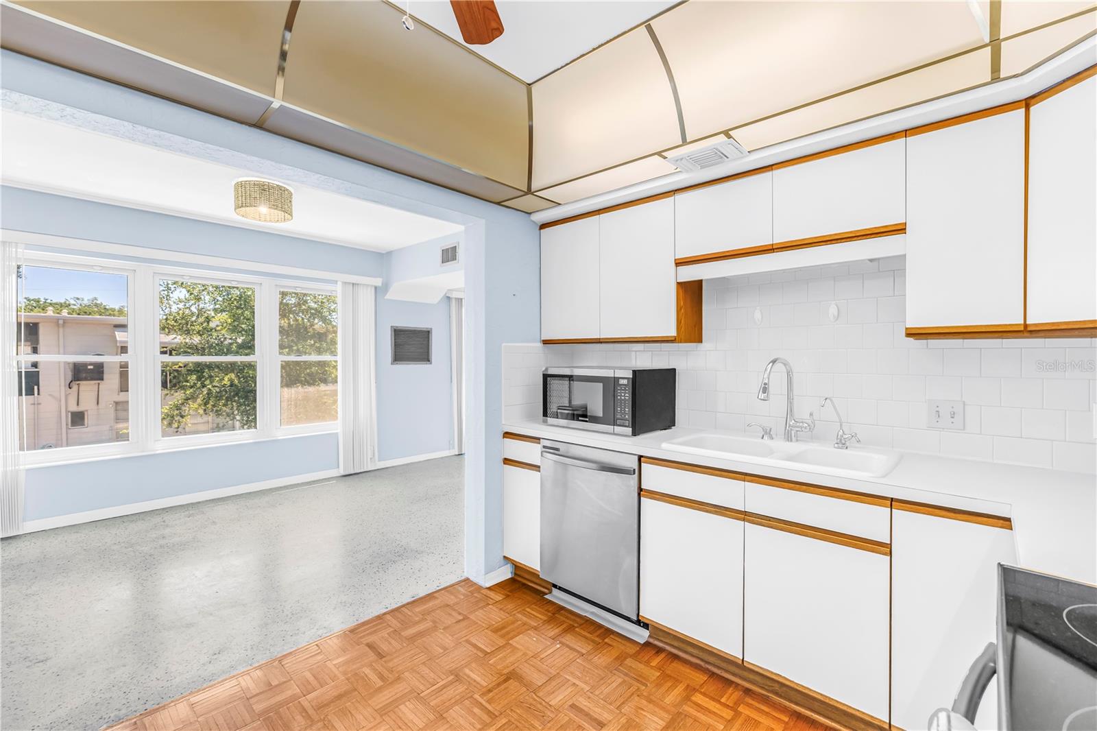 Image 4 of 33 For 4143 56th Street N 1006