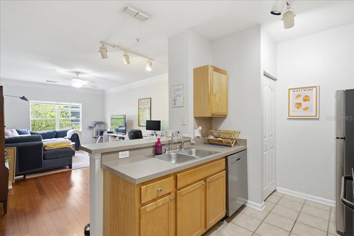 Image 3 of 33 For 4207 Dale Mabry Highway 5307