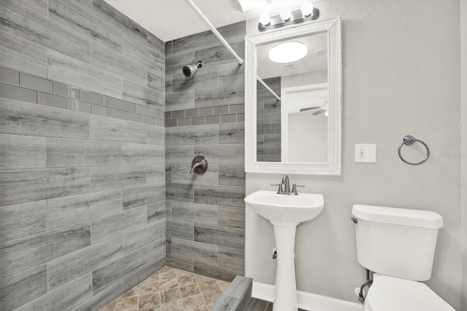 Image 13 of 25 For 10132 115th Avenue