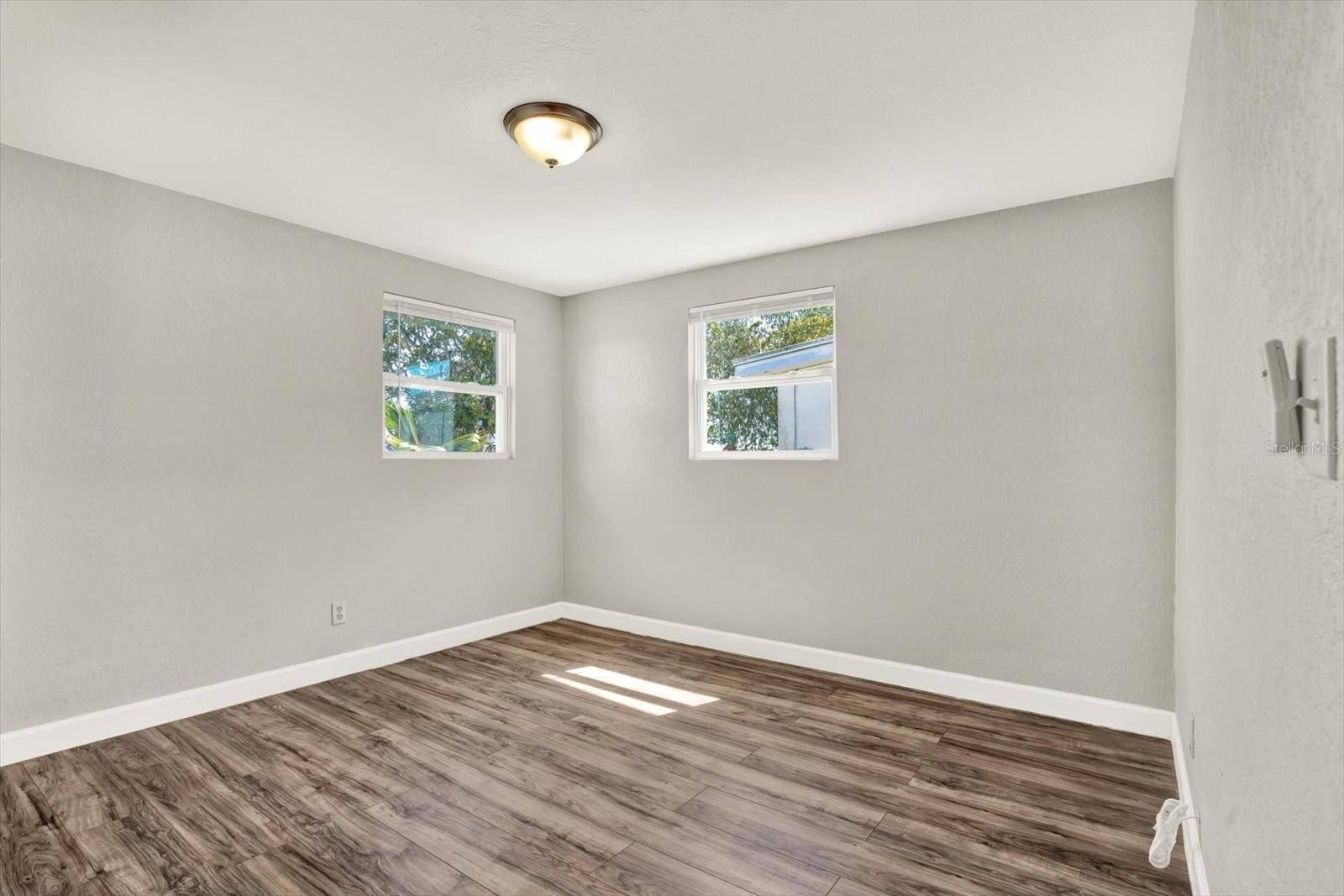 Image 14 of 25 For 10132 115th Avenue