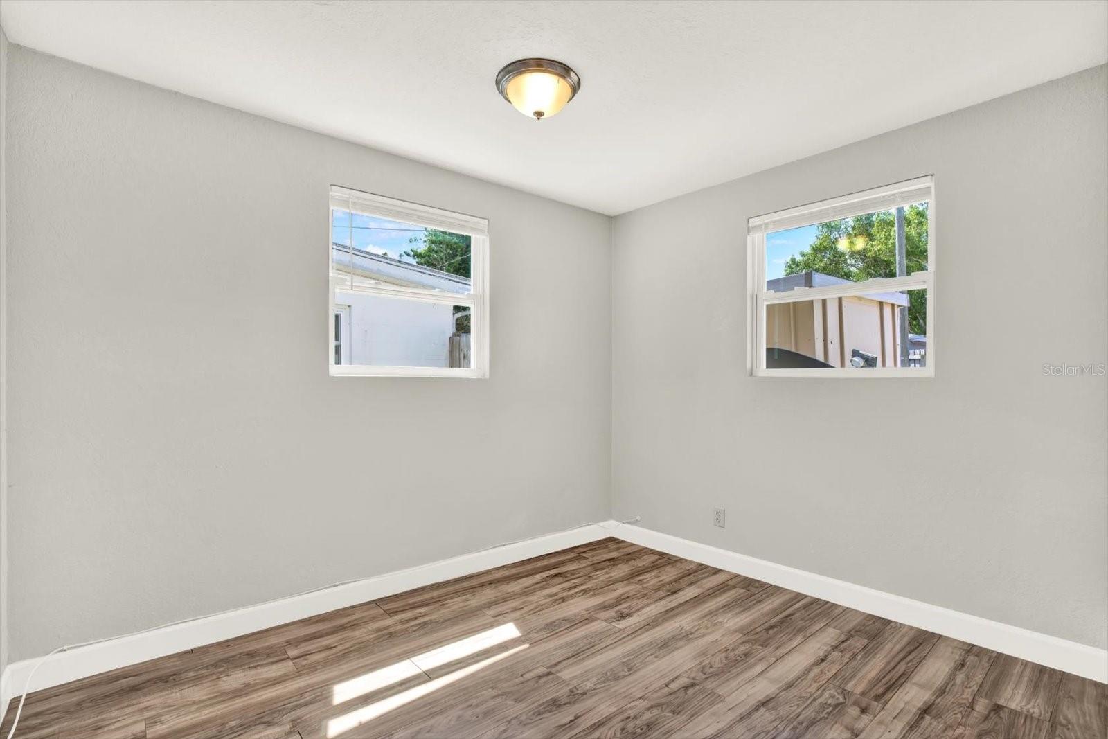 Image 17 of 25 For 10132 115th Avenue
