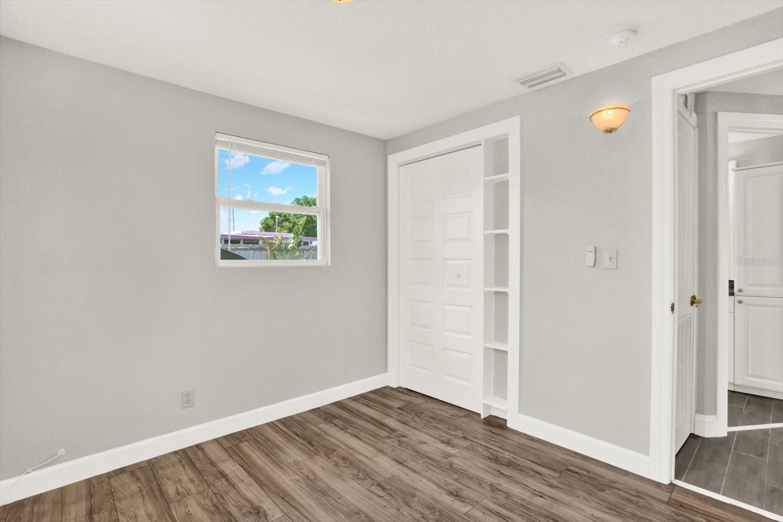 Image 18 of 25 For 10132 115th Avenue
