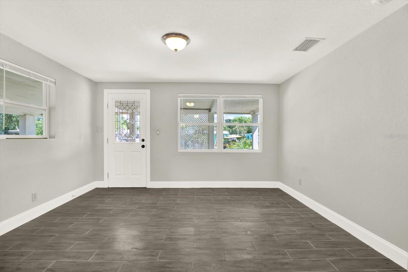 Image 6 of 25 For 10132 115th Avenue