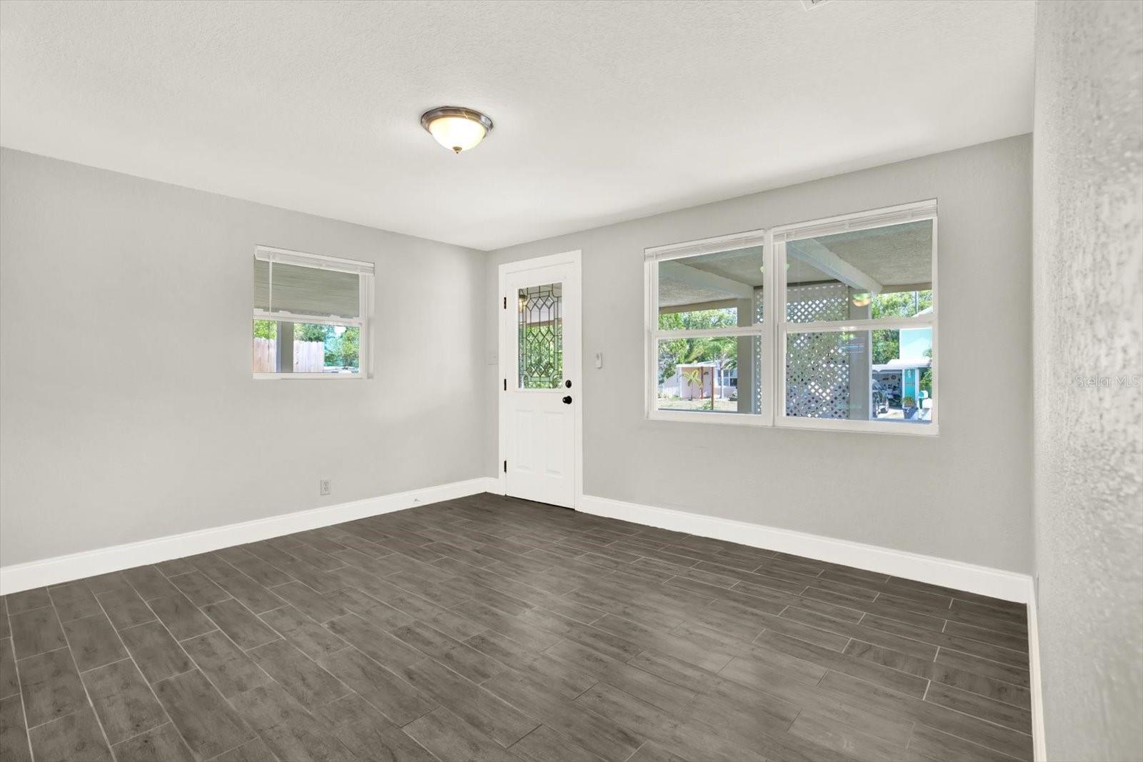 Image 7 of 25 For 10132 115th Avenue