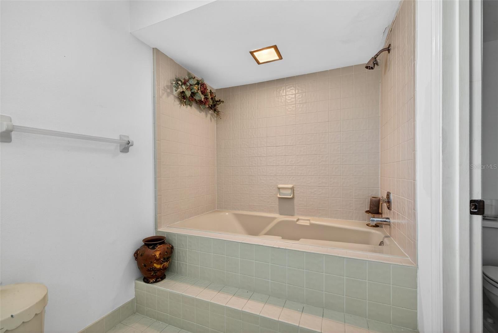 Listing photo id 12 for 14820 14820 Rue De Bayonne  Apt 402