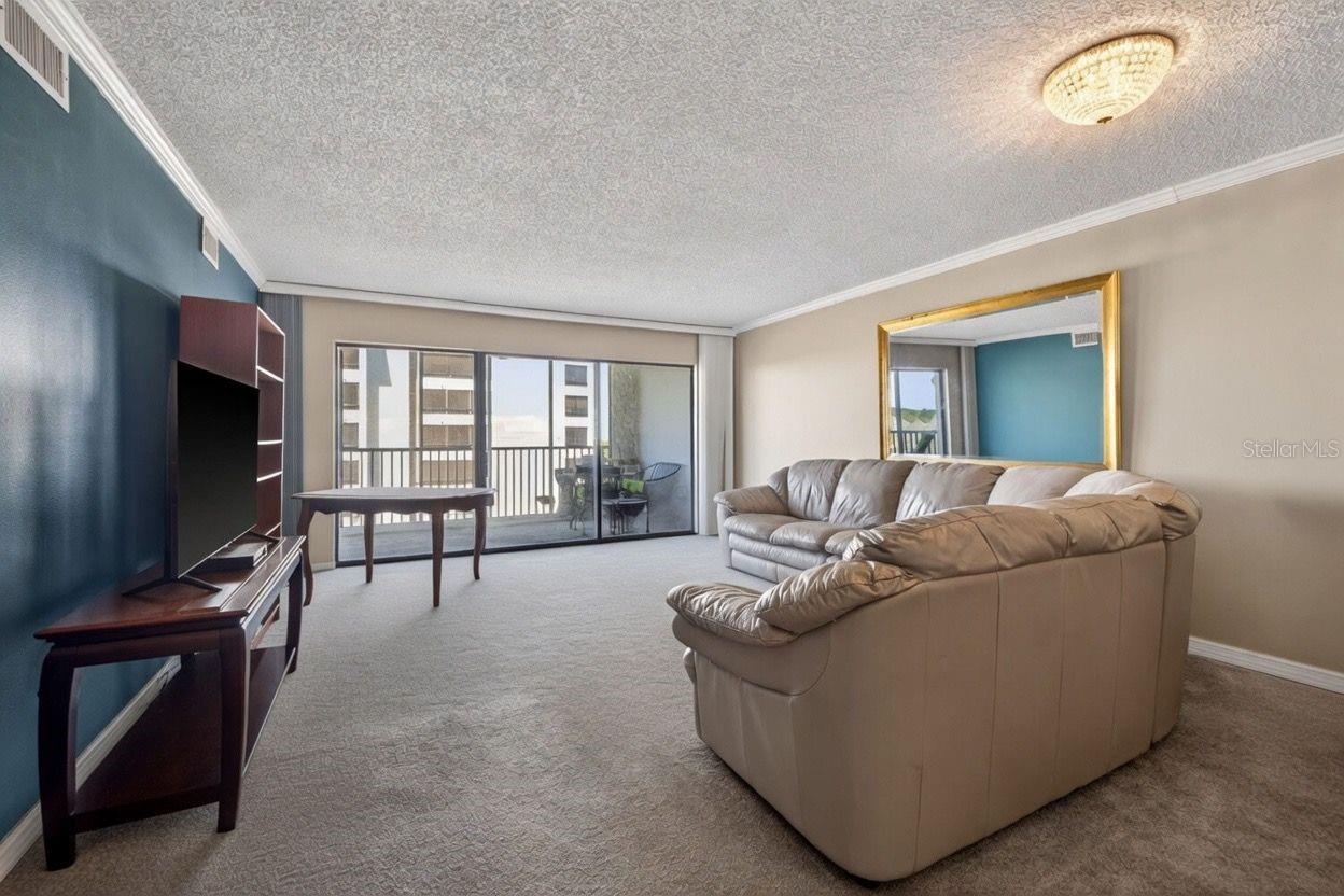 Listing photo id 2 for 14820 14820 Rue De Bayonne  Apt 402