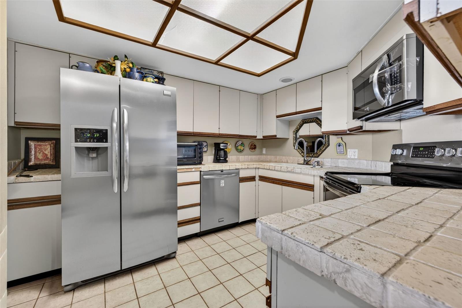 Listing photo id 4 for 14820 14820 Rue De Bayonne  Apt 402